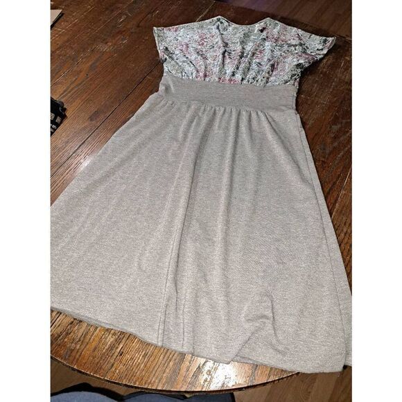 6/8 Tracy Porter Grey Pink Cream Short Sleeve VNeck Metallic Velour Velvet Dress - Picture 4 of 4